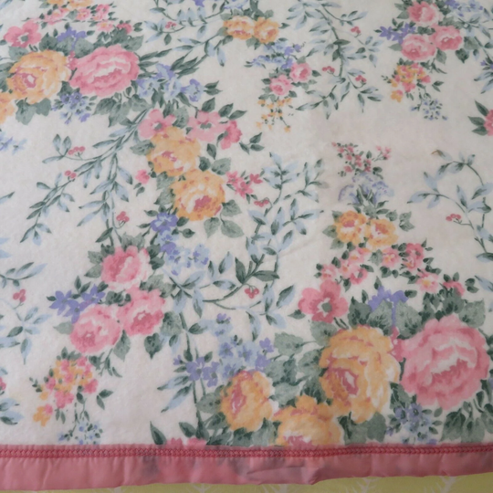 Vintage Acrylic Blend Pink Floral Thermal Blanket Satin Trim Twin 70 X 94 Cottage Country Usa