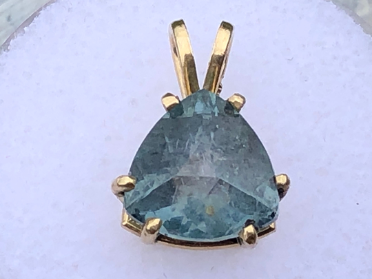 Montana Sapphire. Set 14Kt Gold Pendant