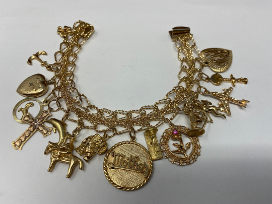 Vintage 10Kt Gold Charm Bracelet With 16 Charms