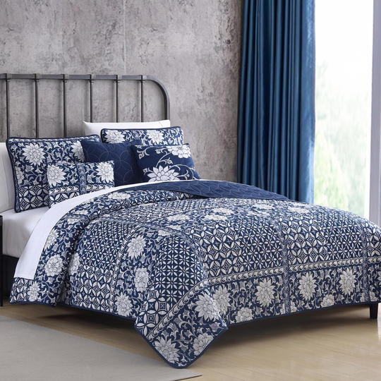 Amrapur Overseas Reversible quilt set Multi Abstract Reversible King Quilt (Blend with Polyester Fill) | 3QLT6STG-ZON-KG