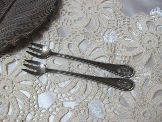 Set Of 2 Silver Plate Crab Seafood Cocktail Forks - Hotels Statler Reed & Barton