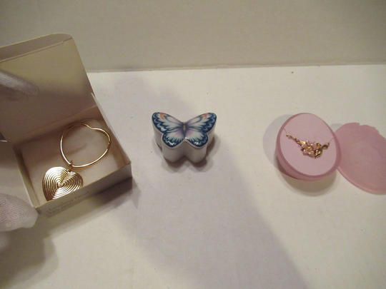 Vintage 1970S To 1980S | 1 Avon Porcelain Butterfly Trinket Covered Dish/Pin/Plastic Egg Necklace Inside/Dangling Heart Key Ring Gifts Nos