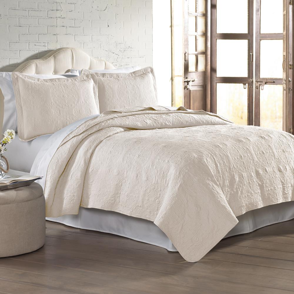 Amrapur Overseas Solid Embroidered Quilt Set Ivory Multi Reversible Full/Queen Quilt (Blend with Polyester Fill) | 3MFSQLTG-IVY-FQ