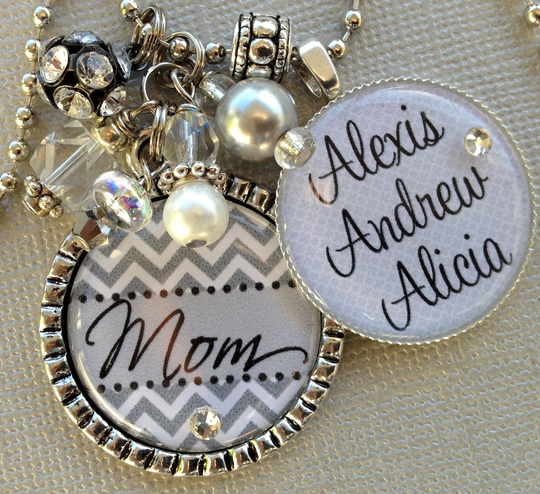 Personalized Gift, Mom Children's Names, Name Necklace, Grandma Birthday Aunt Heart, Remembrance Custom Key Chain