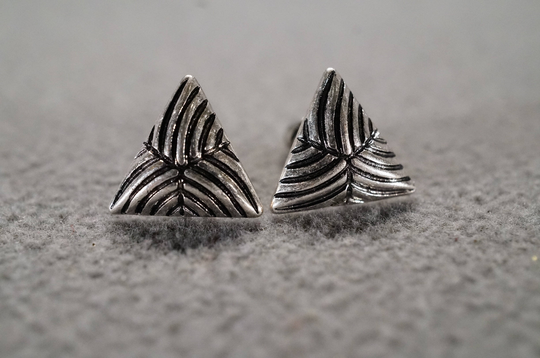 Vintage Art Deco Style Silver Tone Etched Triangular Stud Pierced Earrings Jewelry -K#66
