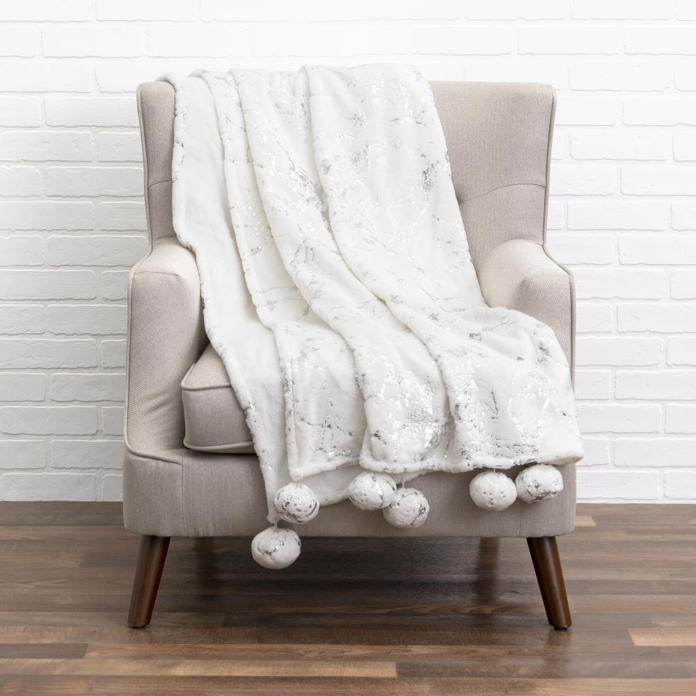 Inspire Me! Home Decor Rami Silver Blend Throw | FMTHR-RAMI-SV