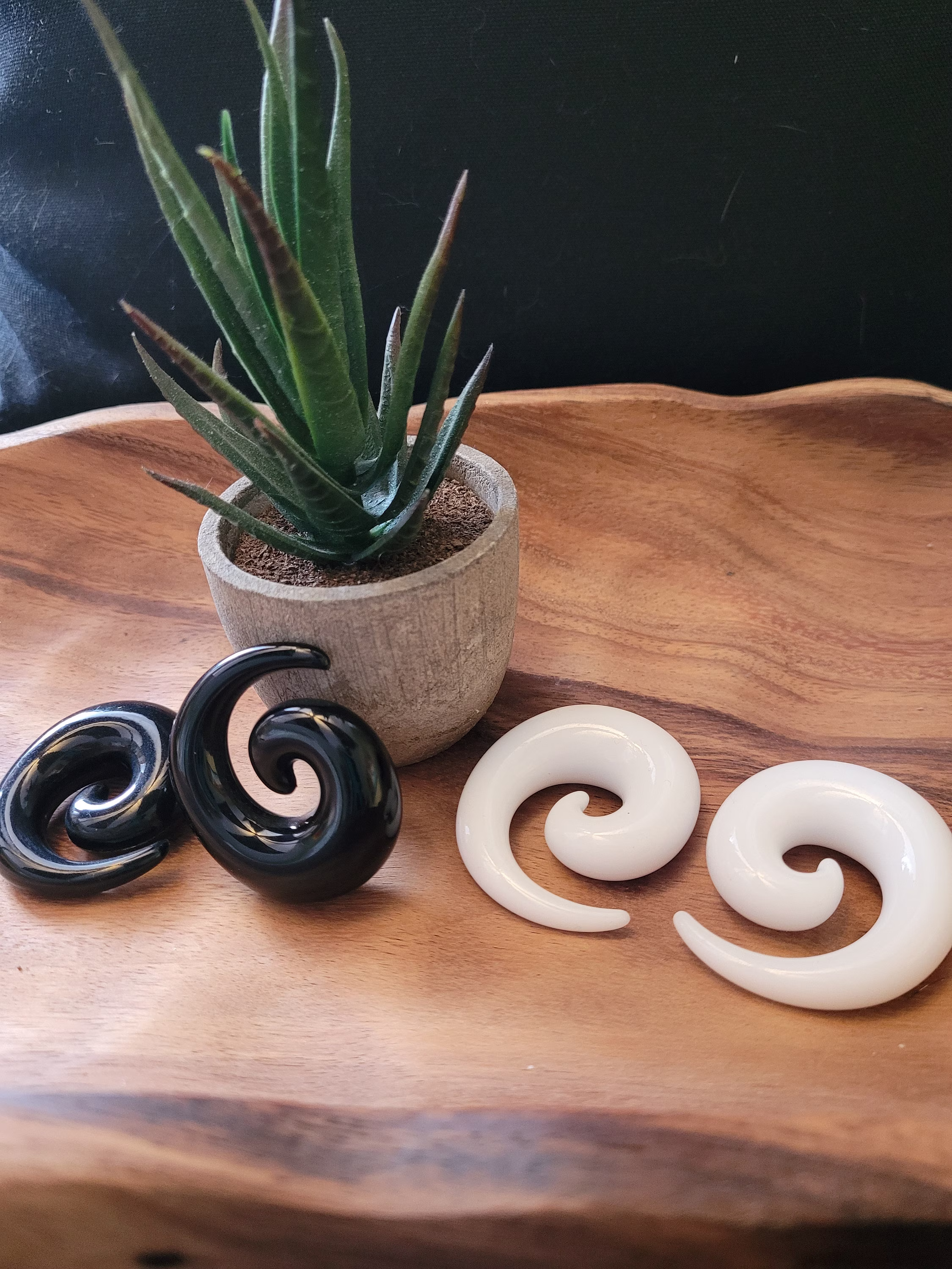 2 Pairs Black White Ear Plugs Spirals Tapers Horseshoes Hangers Gauges 24mm 22mm 20mm 18mm 16mm 14mm 12mm 11mm 10mm 00G 1/2 9/16 5/8 3/4 7/8