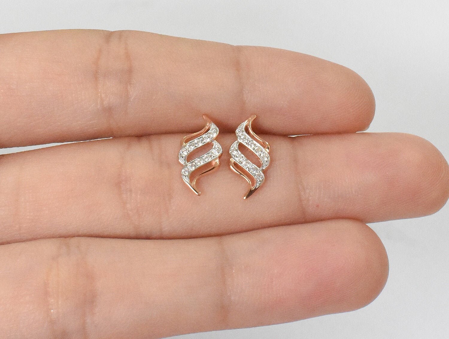 Diamond Spiral Stud Earrings/Minimalist Curve Earring 18K 14K 10K Gold Swirl Twirl Infinity Weave