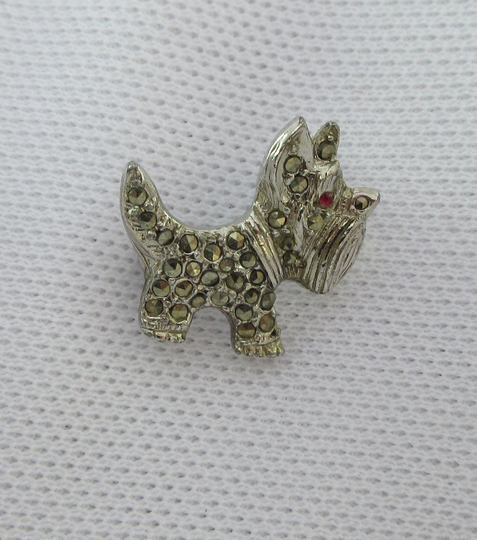 Sale Cute Small Silver Tone Marcasite Red Rhinestone Eye Scottish Terrier Dog Brooch