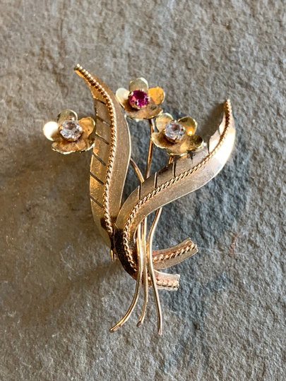 Vintage 14 Kt Gold Flower Pin With Red & Clear Stones