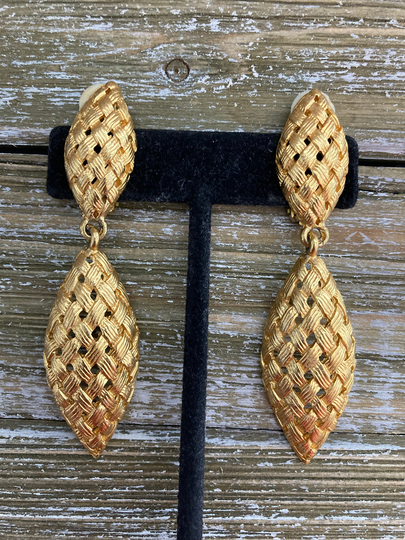 Beautiful Vintage 1990's Gold Basket Weave Modern Dangle Statement Clip Earrings