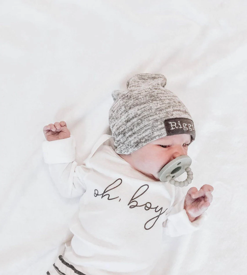 Newborn Slouch Beanie in Blended Light Gray/White Sweater Knit