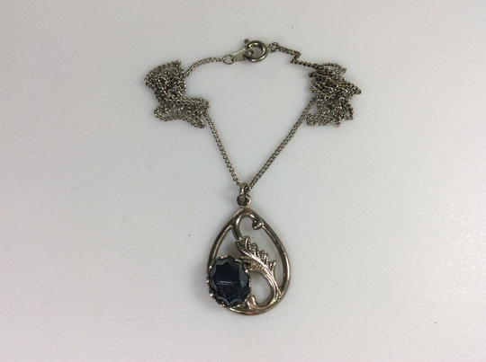 Vintage 18" Necklace Silver Toned Teardrop & Leaf Design With Oval Hematite Stone Used