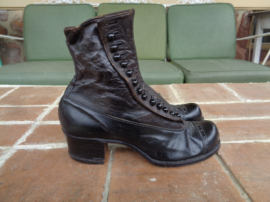 Antique Women's Boots Shoes Victorian Edwardian 1900's Black Leather Steampunk High Buttons