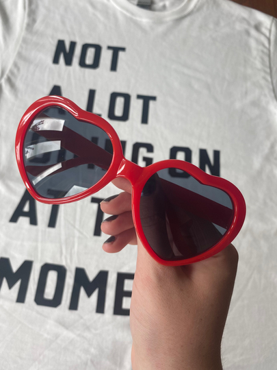 Ts 22 Shirt & Heart Glasses