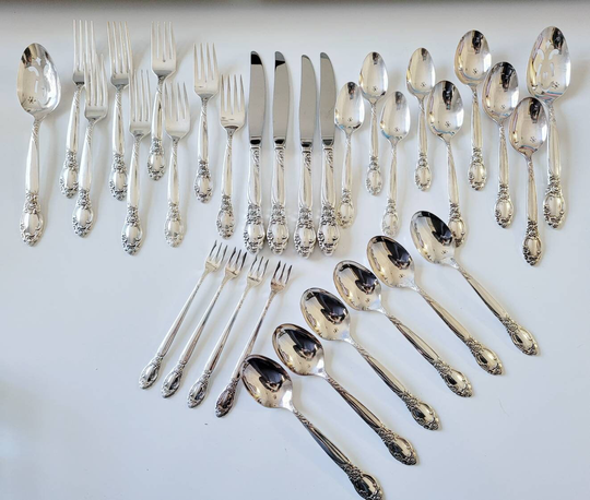 Oneida Ltd Silversmiths Ballad Silverplate Flatware 32 Pieces Vintage Serving Silverware