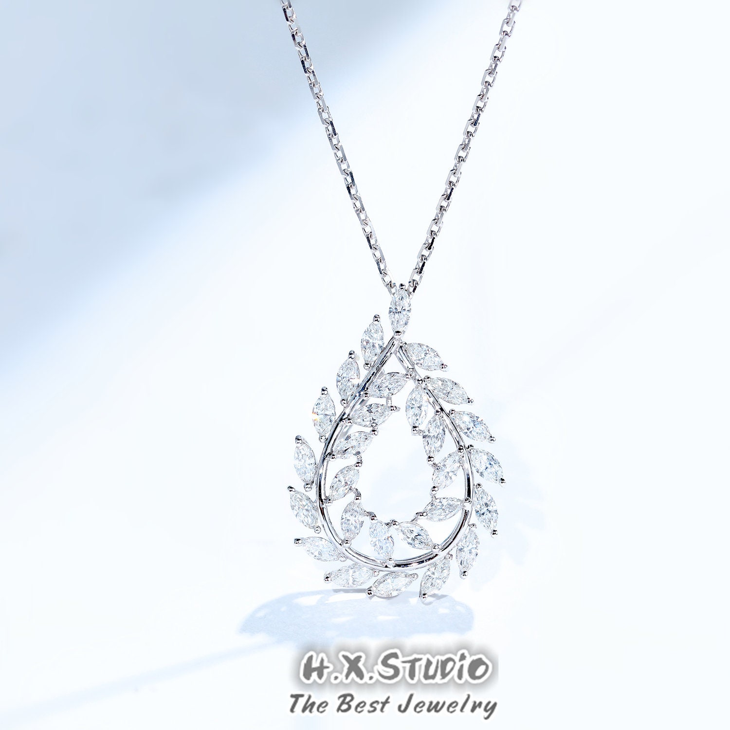 1.0Ctw Diamond Laurel Wreath Pendant Necklace in 18K Gold/Custom Fine Jewelry/Personalization Design/Gift For Women & Girls