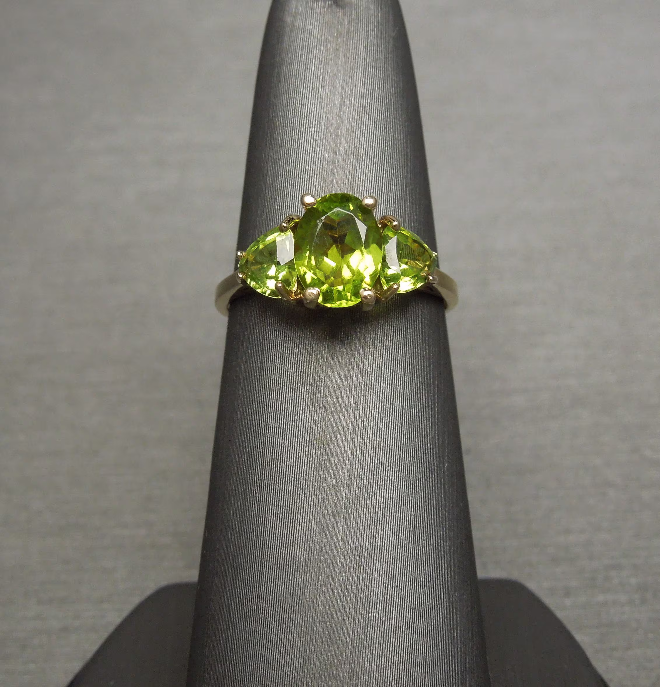 Vintage Estate 10K Gold 2.70Tcw Oval & Trillion Cut Peridot Three-stone Engagement Ring/Sz 6
