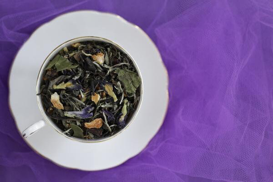Cheshire Smile Blend | Color Shifting White Tea With Lemon, Vanilla, Hibiscus, Grapefruit, & Butterfly Blue Peaflower