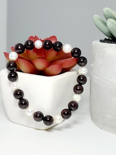 Red Garnet & Freshwater Pearl Beaded Bracelet