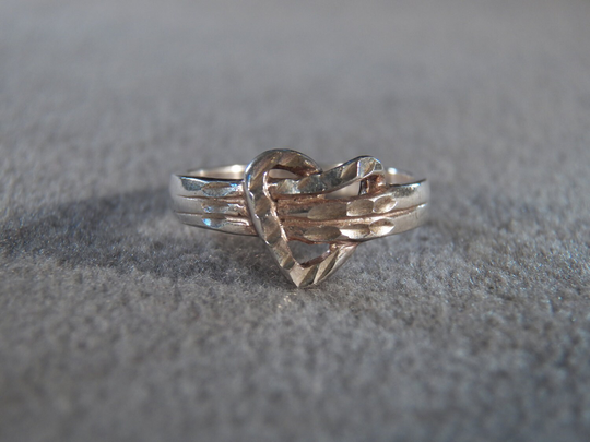 Vintage Sterling Silver Fashion Ring With A Knotted Heart Shape & Diamond Cut Accents, Size 7