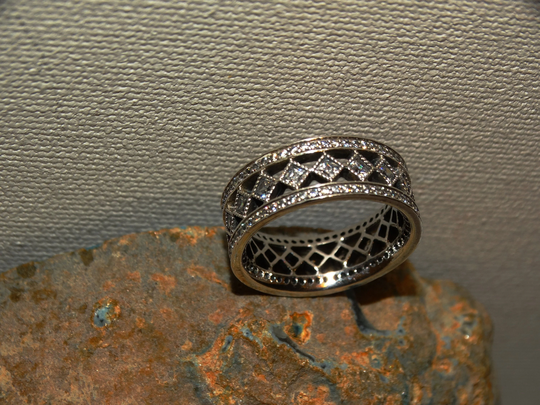 Pandora Sterling Silver Ale Signed Size 7 Sparkling Crystals Pave Band Ring
