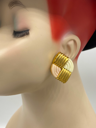 Vintage Chunky Diva Gold Plated Cream & Soft Pink Molded Thermoset Clip Earrings Deco Style I3