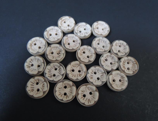 50Pcs 15mm Natural Flower Shape Wood Button 2 Holes Fleshcolor | W787