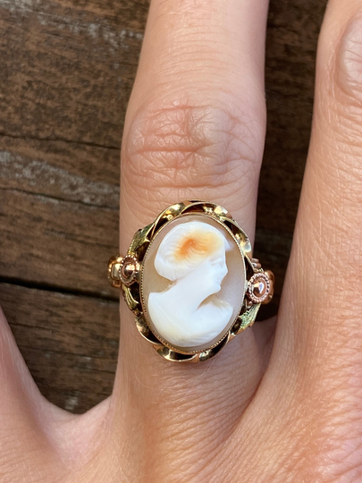 Vintage Estate Profile Cameo Ring Rose 10K Gold Flower Roses Green & Yellow