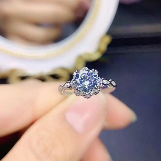Classic & Gorgeous Moissanite Ring 1.0Ct D Color Vvs1, Sterling Silver & Platinum Group Metal Multi-Layer Plating, Gift For Her