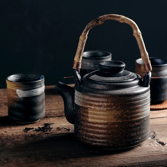Retro Style Hand-Painted Ceramic Tea Pot, Japanese Teapot With Handle - 31 Oz | 90 Cl
