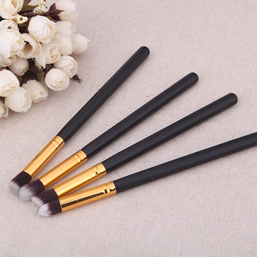 4Pcs Makeup Cosmetic Tool Eyeshadow Powder Foundation Blending Brush Set