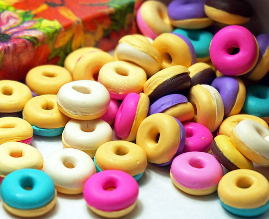 Mini Donuts Mixed Clay Donuts Dollhouse Miniature Food Fake For Craft in Gift Box Small Kids Birthday Girls