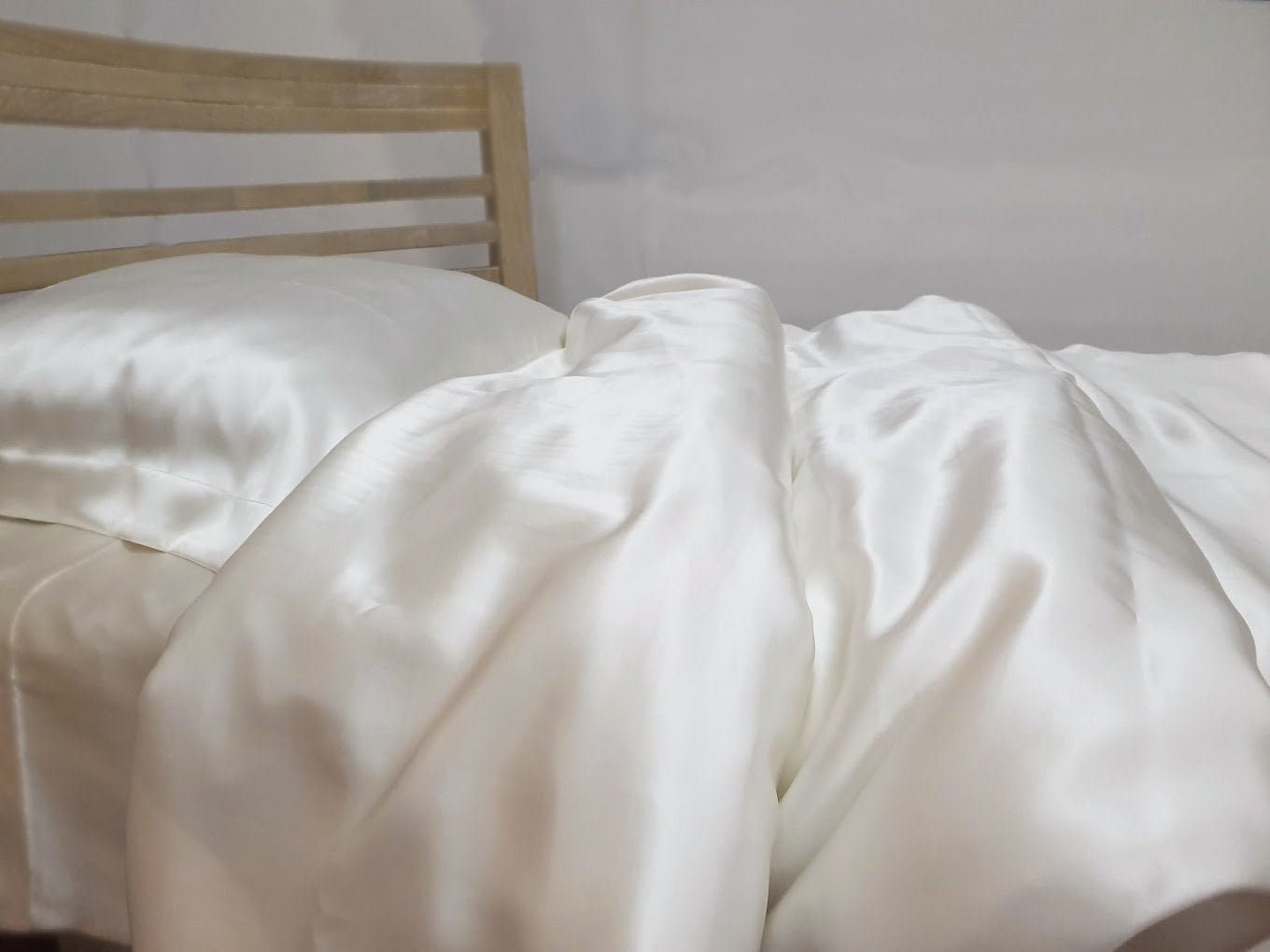 Silk Duvet Cover in Off-White Charmeuse Silk 19 Momme - Hypoallergenic Bedding For Skin Twin Double Queen King