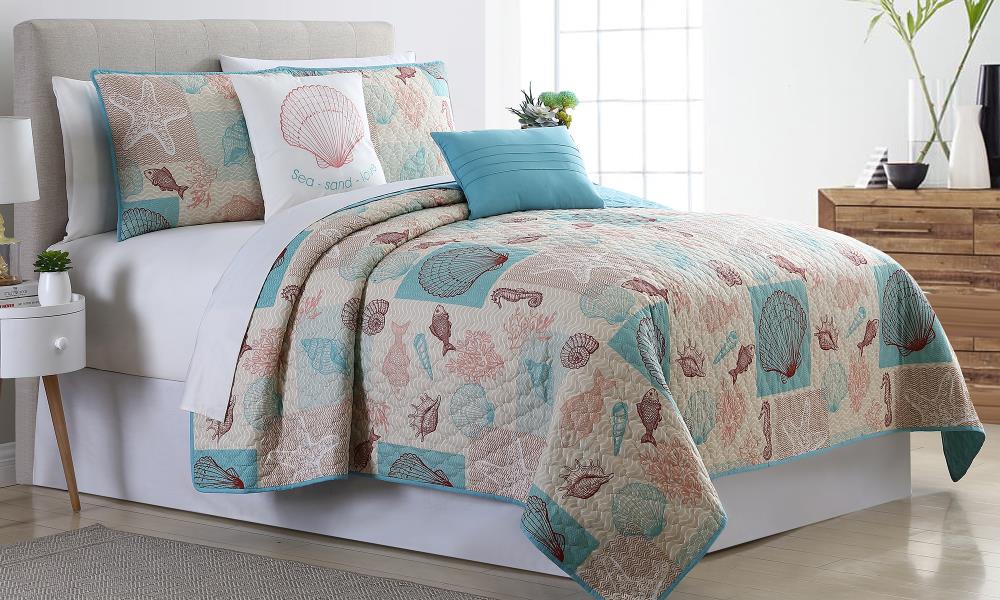 Amrapur Overseas Printed reversible quilt set Multi Multi Reversible King Quilt (Blend with Polyester Fill) | 3QLT5STG-BCH-KG