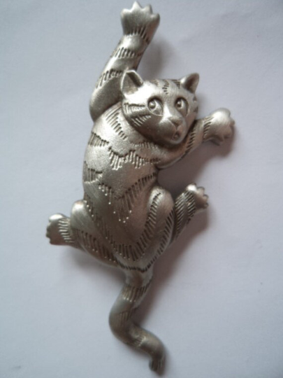 Vintage Signed Jj Silver Pewter Climbing Cat Brooch/Pin