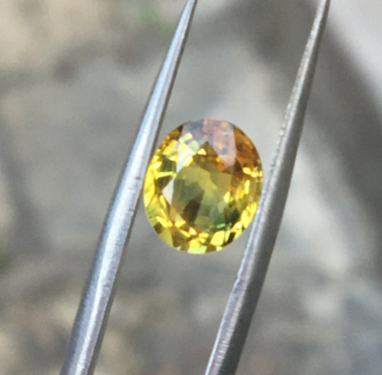 2.28Cts Natural Oval Sapphire Bicolor Vvs1