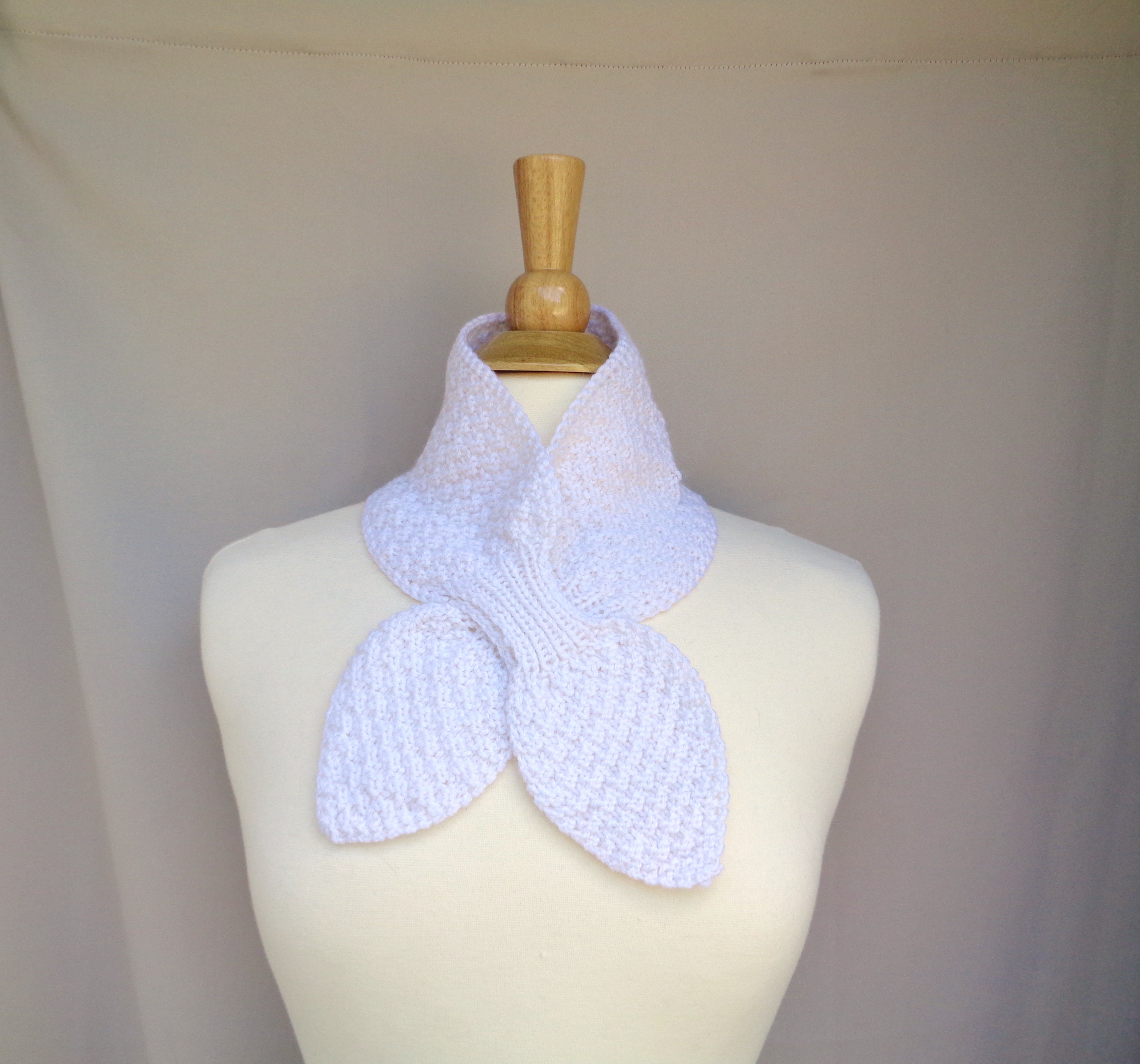 White Ascot Scarf, Cashmere Blend, Pull Through Knit Scarflette, Hand Knit, Neck Warmer, Merino Wool, Women's Fashion