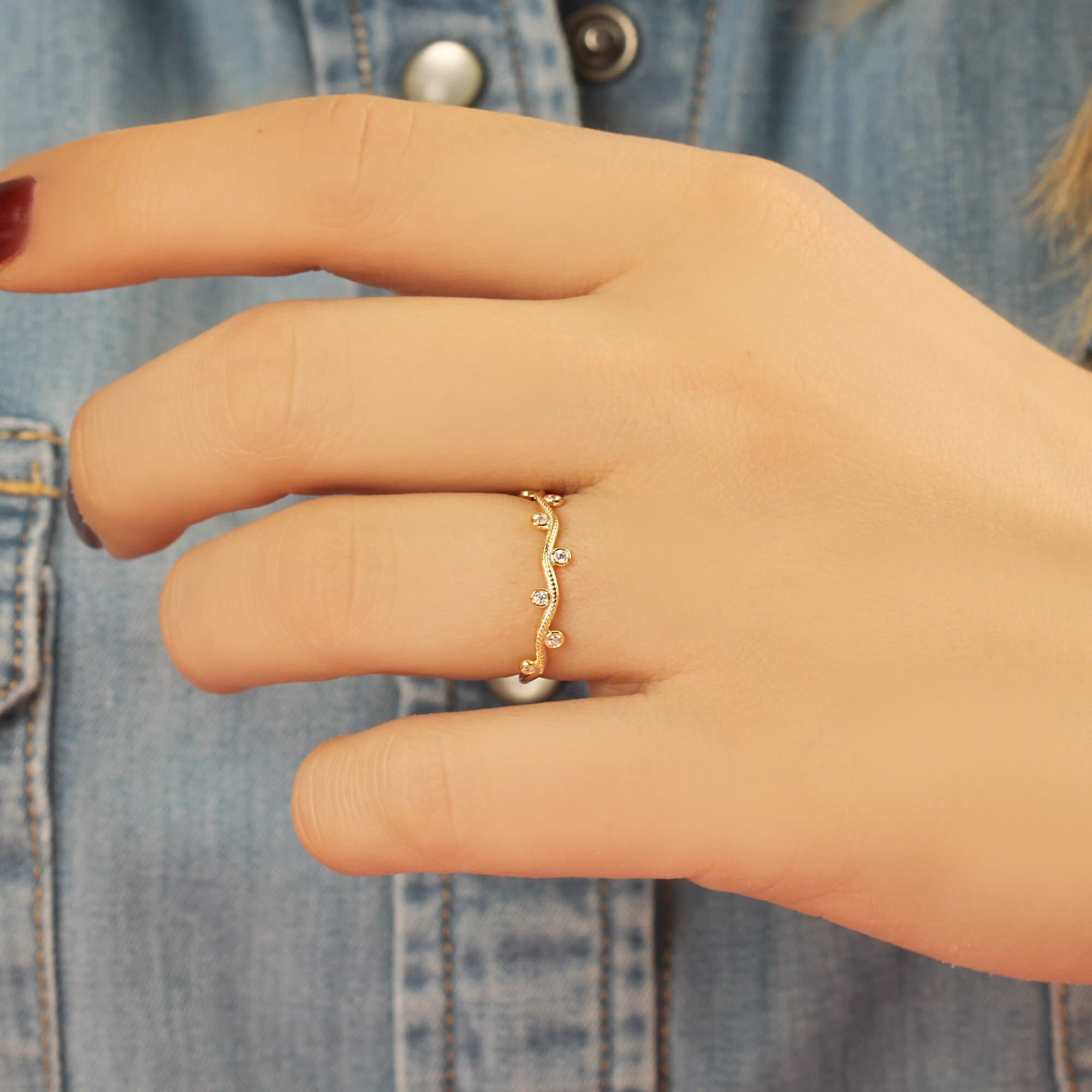 14K Solid Gold Ivy Ring, Minimalist Diamond Nature Lovers Leaf Tiny Ring