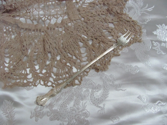Vintage 1904 Olive Fork - Rare 8" 20cm Silver Plate Pickle No Monogram Grapes 1847 Rogers