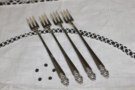 4 "Distinction" Silverplate By Oneida 1951 Prestige Plate Cocktail, Seafood Forks 6 1/8" Vintage Superb, Free Shipping