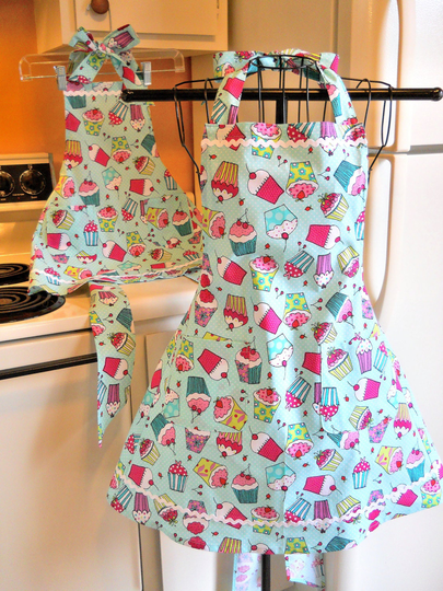 Mother Daughter Matching Retro Full Aprons With Cupcakes Size Xl & 5-6