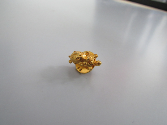 Vintage Gold Tone Turtles Pin Free Shipping