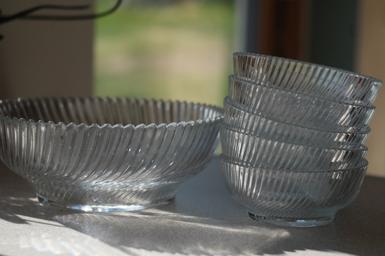 Set Of Six Vintage Swirl Glass Bowls. Made in France
