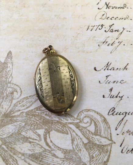Vintage Locket With Chased Floral & Scrolled Design, Marked 1/20 12K Gold Filled, Oval Shape Space For Engraving, Sentimental Gift