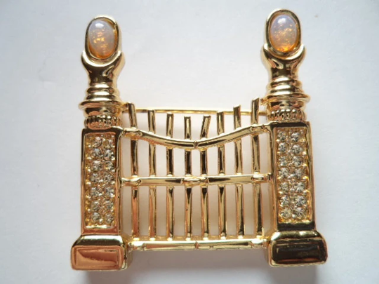 Vintage Signed Danecraft Goldtone/Faux Opal Pearly Gates Brooch/Pin