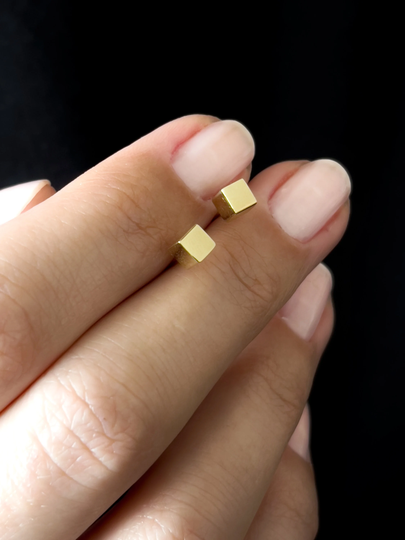 14K Solid Gold Cube Stud Earring, Dainty Piercing, Small Minimalist Earring Gold, 4D Square Christmas Gift