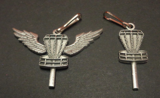 New 2 Disc Golf Zipper Pulls-1 Wings Basket Pull & 1 Pin
