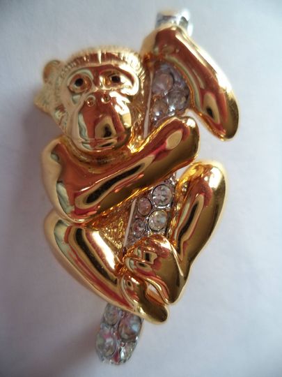 Vintage Unsigned Goldtone/Rhinestone Monkey Climbing Tree Brooch/Pin