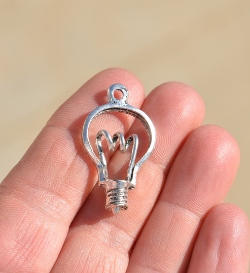 5 Light Bulb Silver Tone Charms Sc6418
